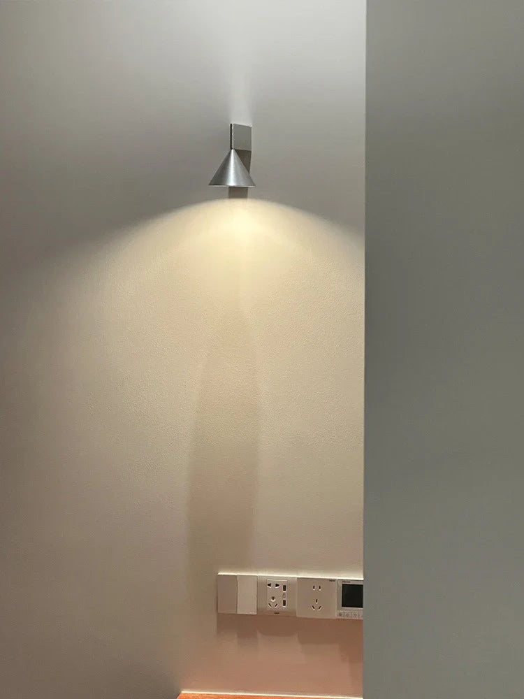 Ardora – Aluminum Adjustable Wall Spotlight