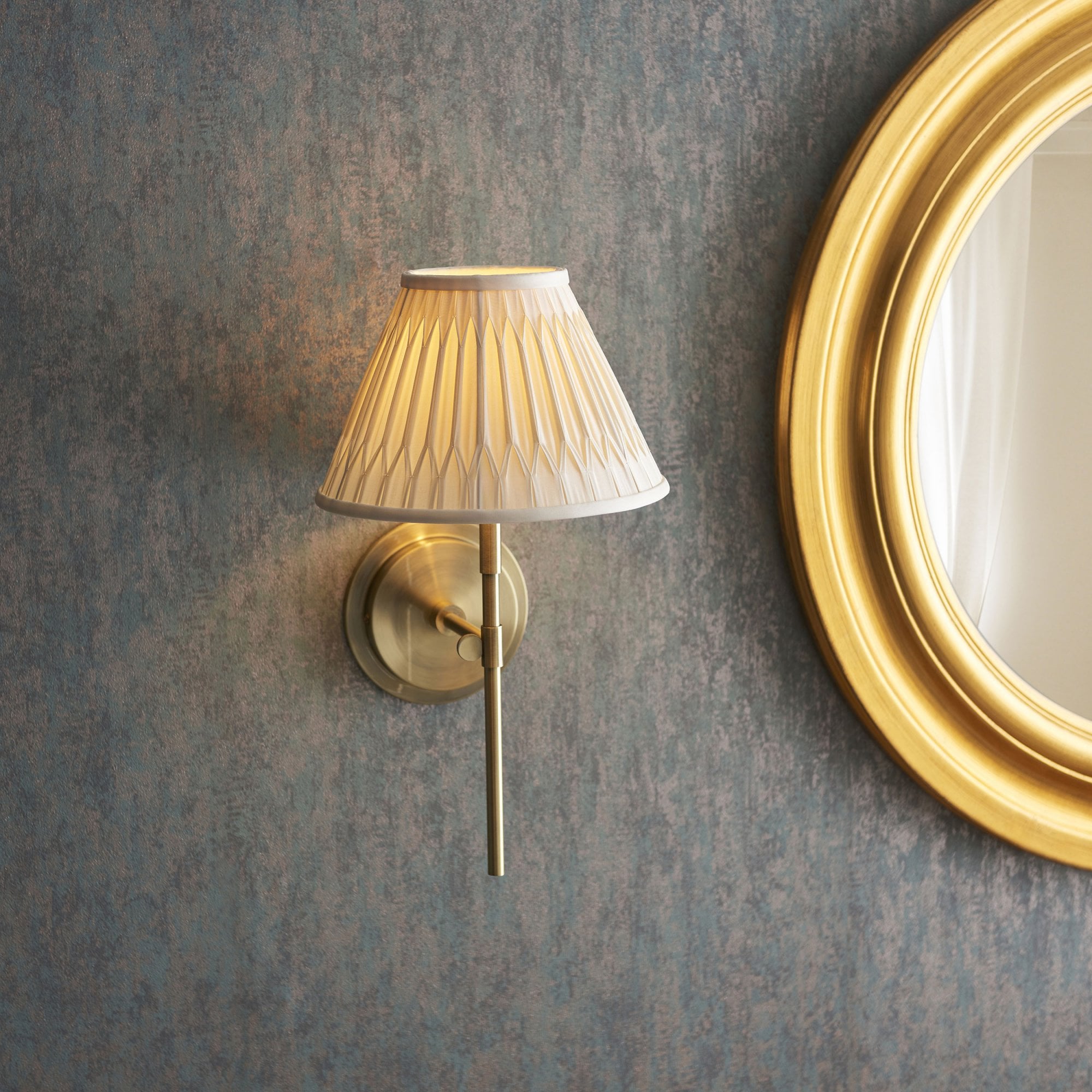 Aurelis – Antique Brass Adjustable Metal Wall Light