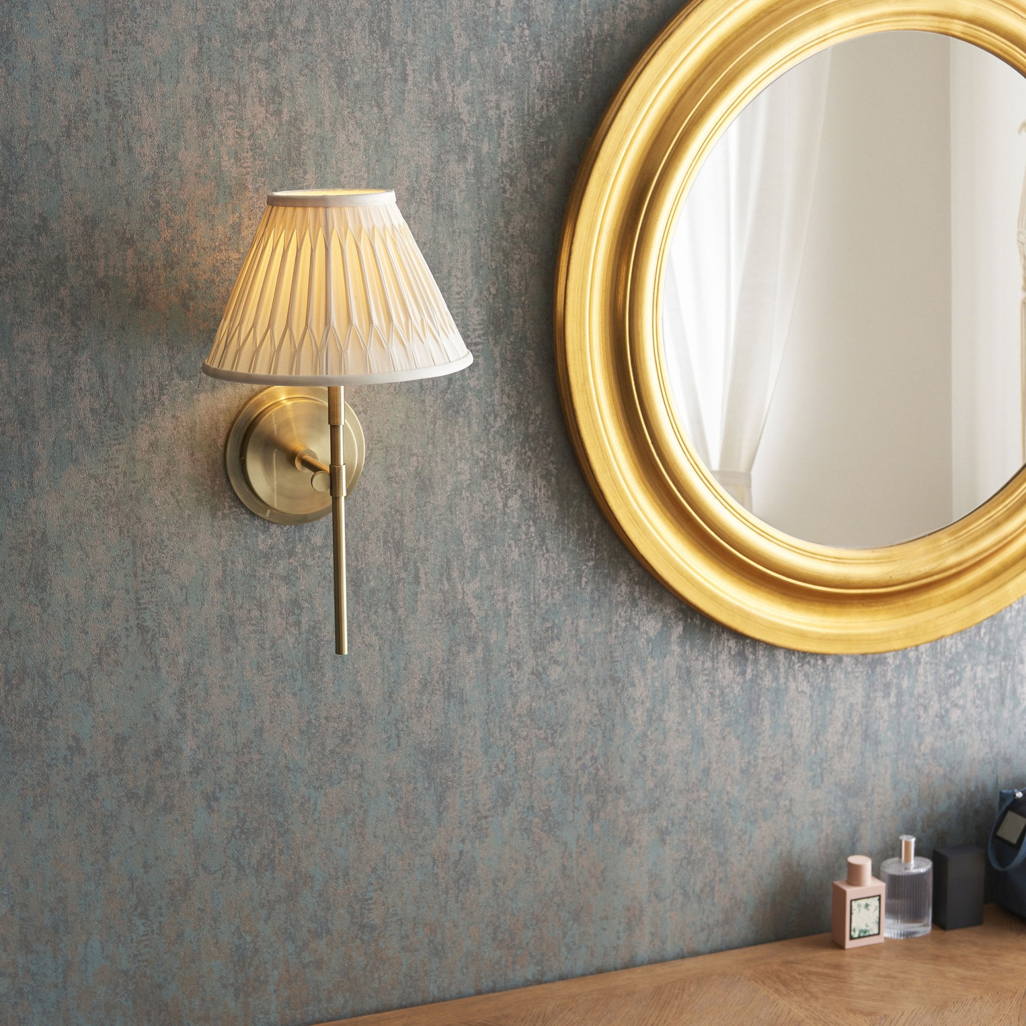 Aurelis – Antique Brass Adjustable Metal Wall Light