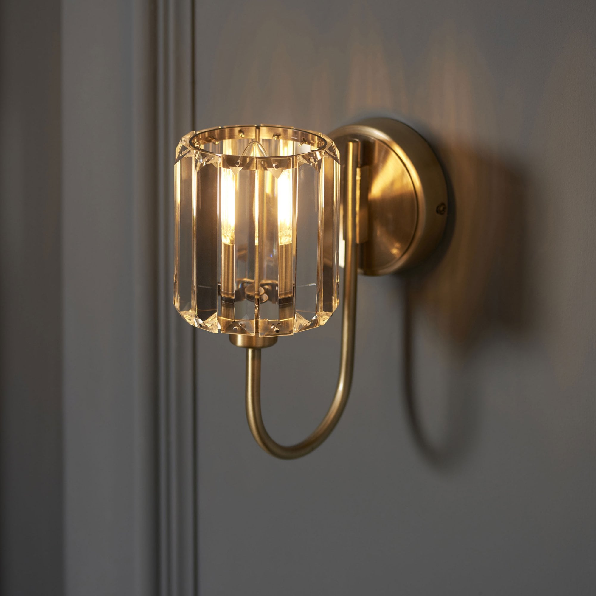 Aurelis – Brass Wall Light with Faceted Glass Shade