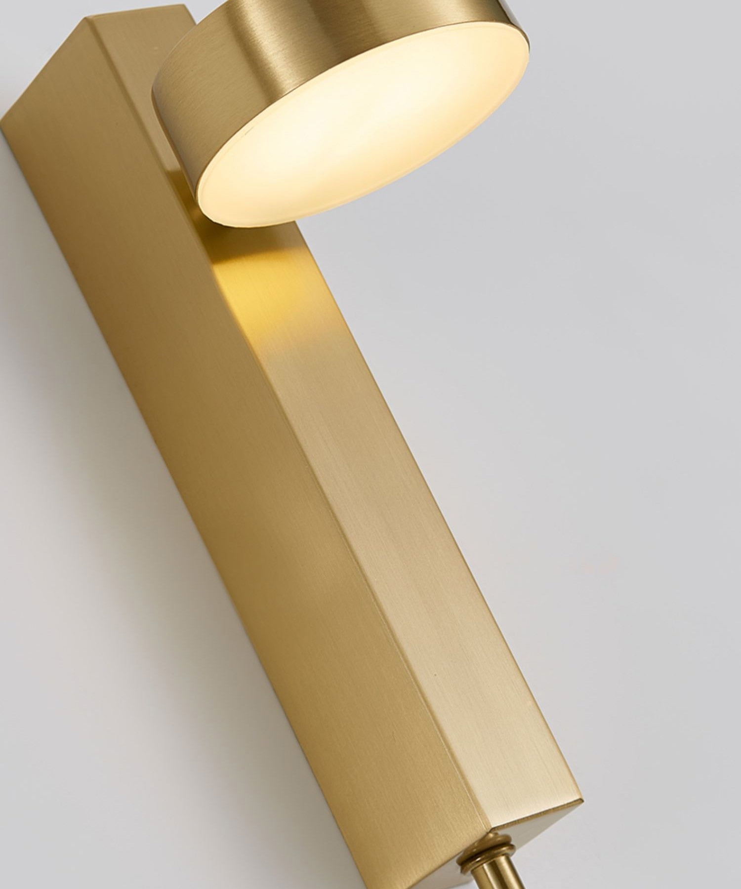 Aurelis – Dimmable Iron Wall Lamp