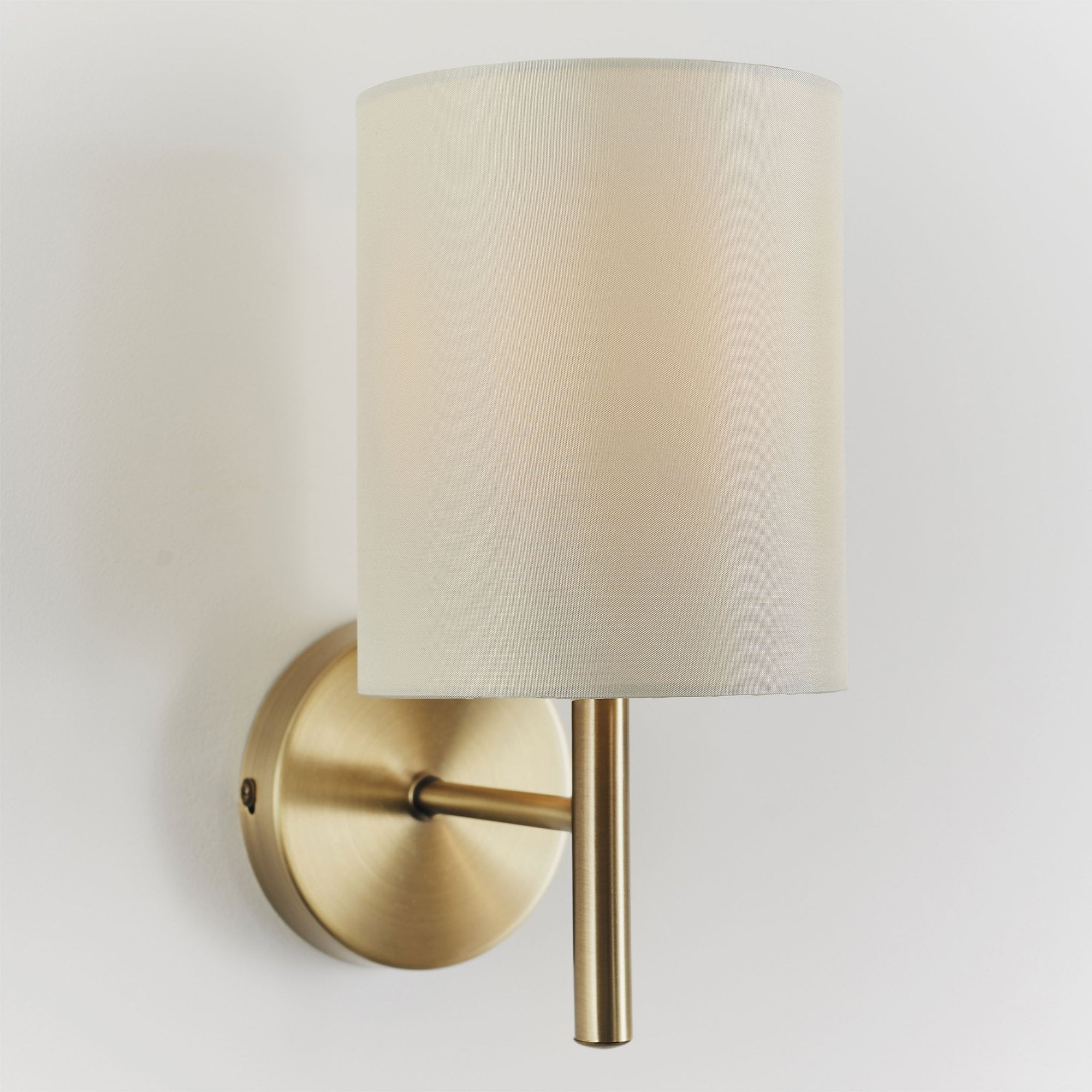 Elyndra – Antique Brass Wall Light