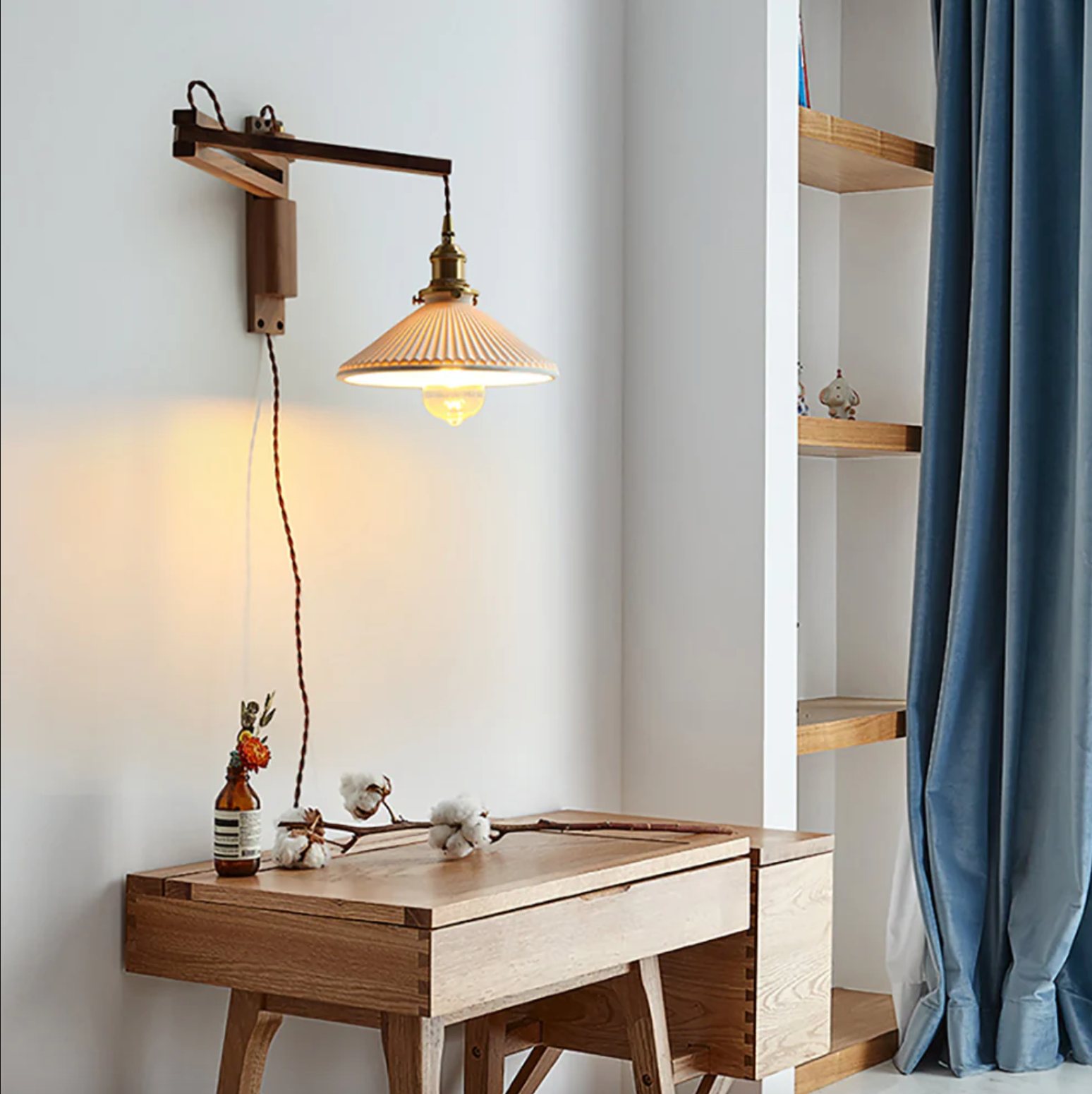 Sylva – Adjustable Wood Wall Lamp