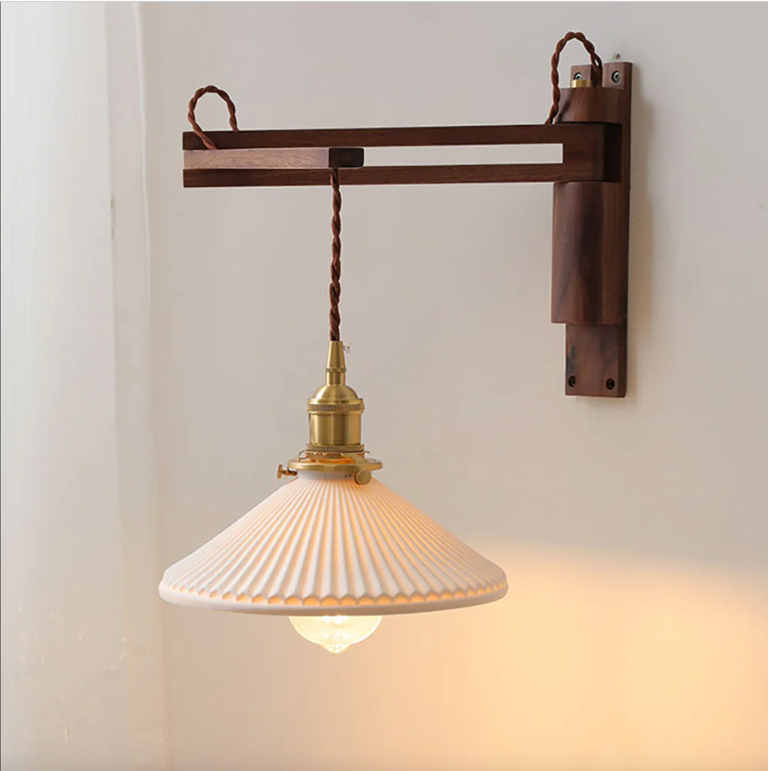 Sylva – Adjustable Wood Wall Lamp