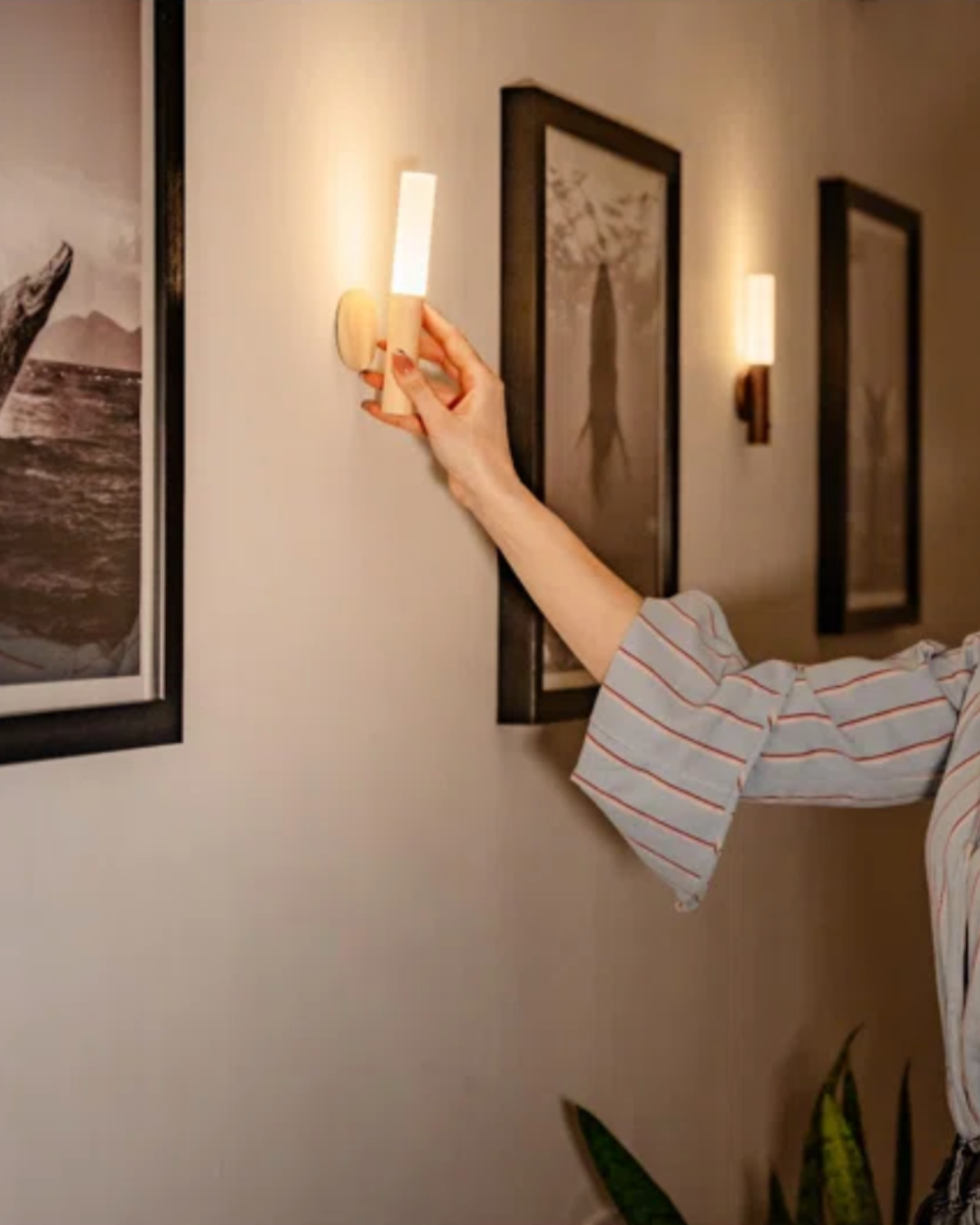 Sylvara – Rechargeable Wood Motion-Activated Wall Sconce