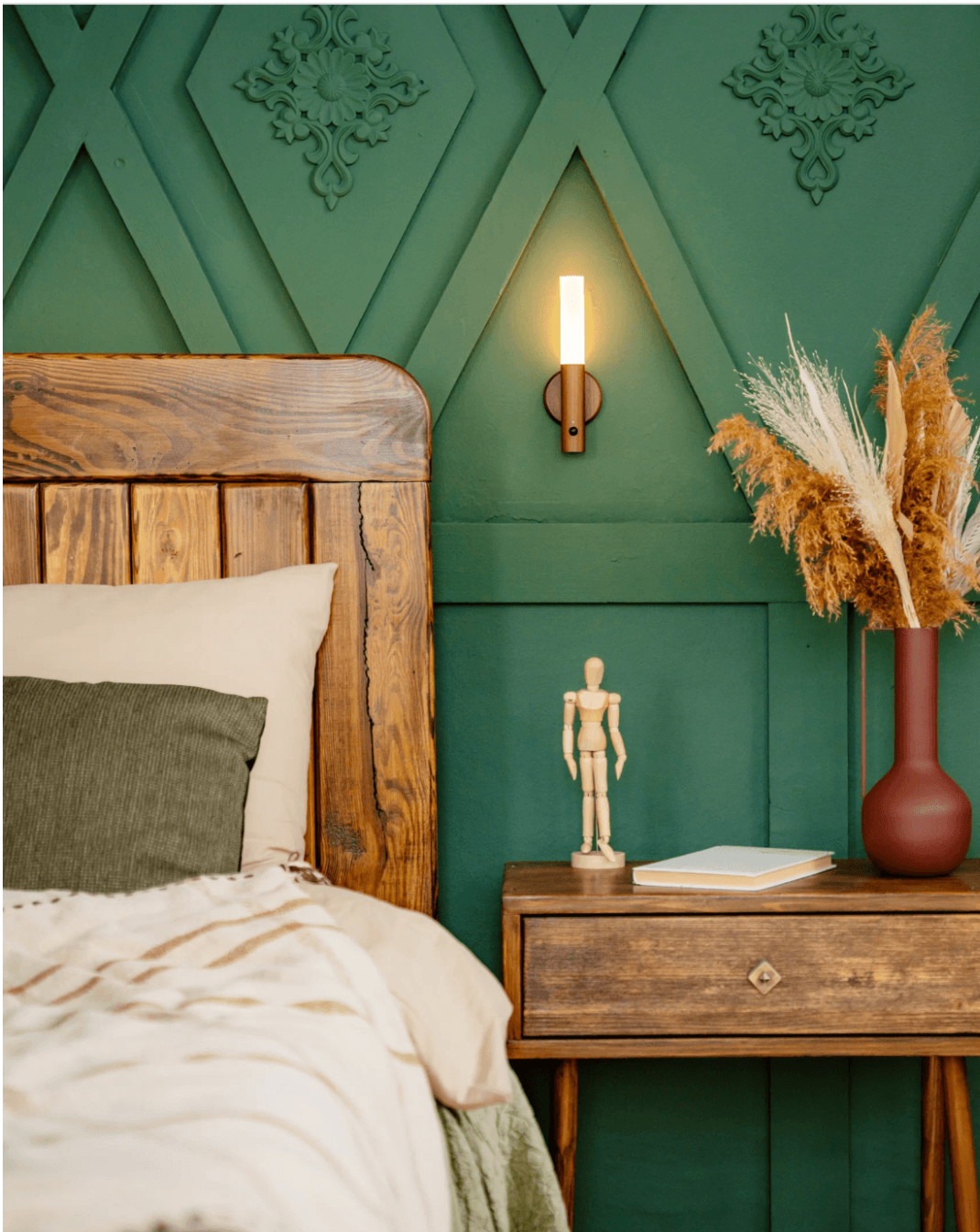 Sylvara – Rechargeable Wood Motion-Activated Wall Sconce