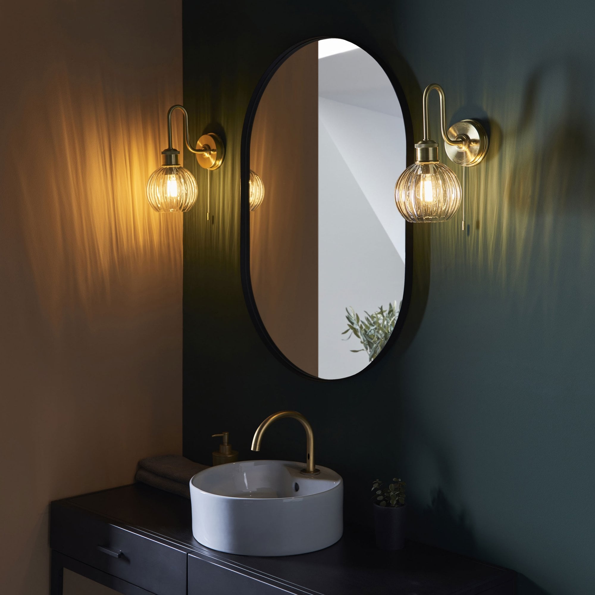 Virello – Satin Brass Wall Light with Ribbed Glass Shade