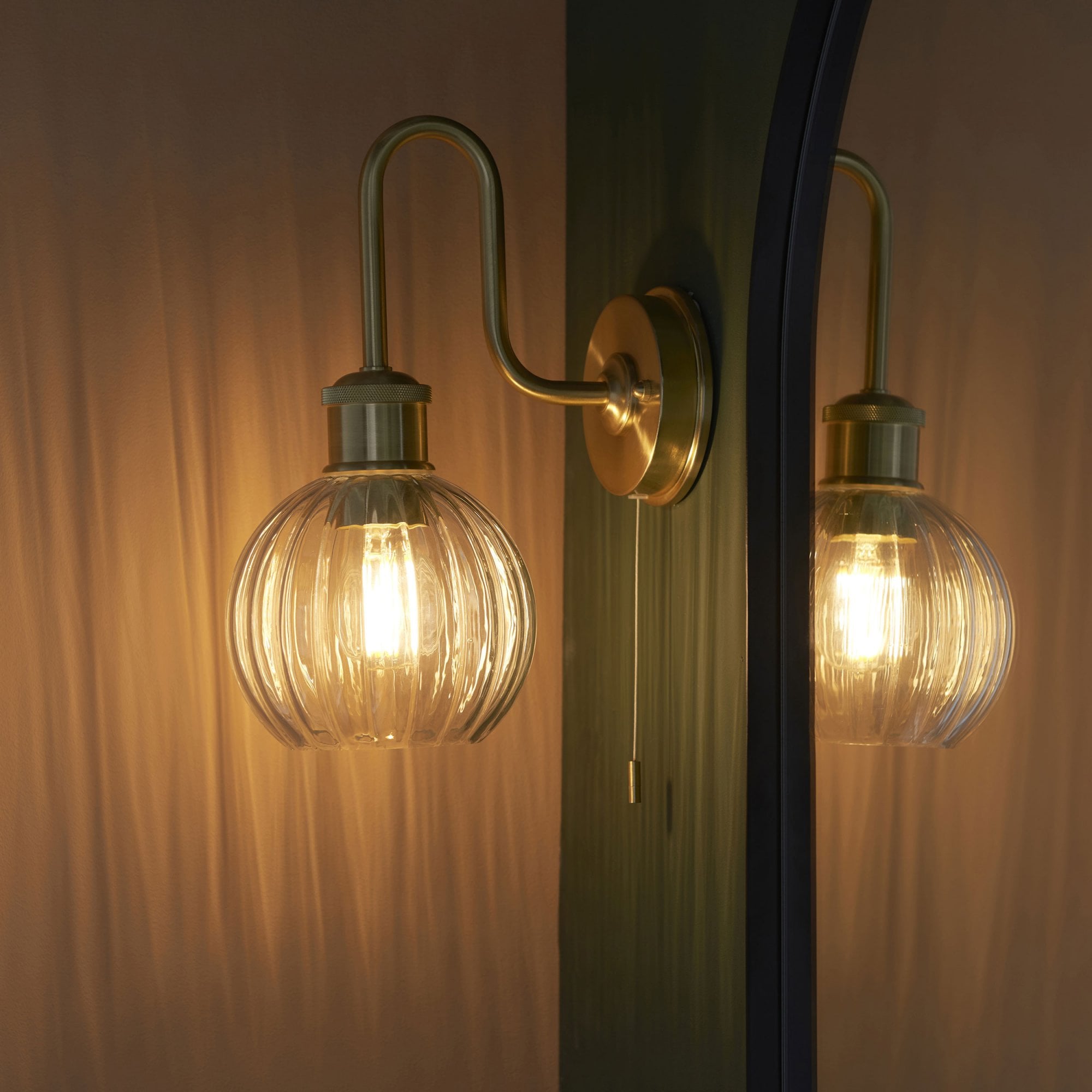 Virello – Satin Brass Wall Light with Ribbed Glass Shade